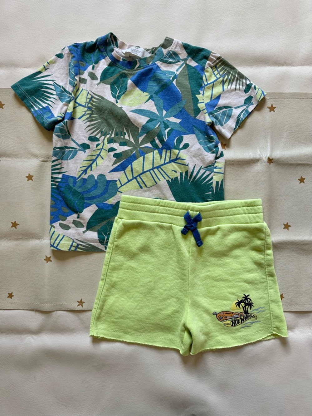 4t H&M Tropical Leaf Print Cotton Tee with Hot Wheels Neon Lime Shorts